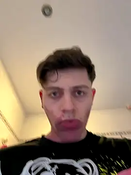 Snapshot of AmMadness chatting on 12/18/25, 10:43 AmMadness online show from 12/18/25, 10:43