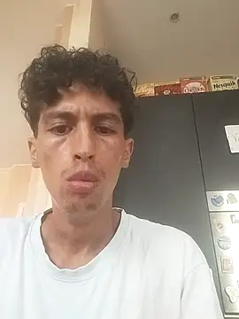 Snapshot of lusiboy96 chatting on 09/17/25, 08:27 lusiboy96 online show from 09/17/25, 08:27