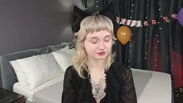 Tori Cutie online show from 10/30/25, 12:12