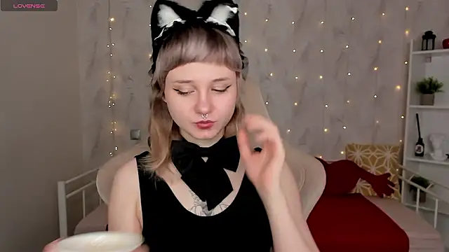 Tori Cutie online show from 02/06/26, 12:04