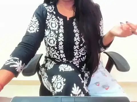 Snapshot of Hina_Chaudhary chatting on 03/12/26, 05:24 Hina Chaudhary online show from 03/12/26, 05:24