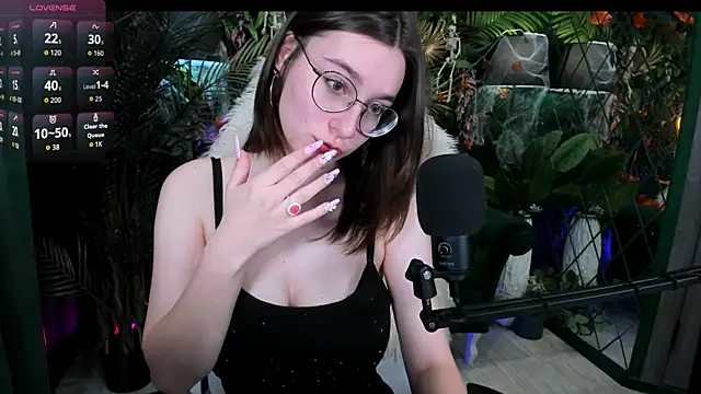 AnnyNextDoor online show from 10/22/25, 08:25