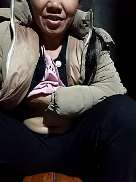 Snapshot of TinTin321 chatting on 01/17/26, 10:24 TinTin321 online show from 01/17/26, 10:24