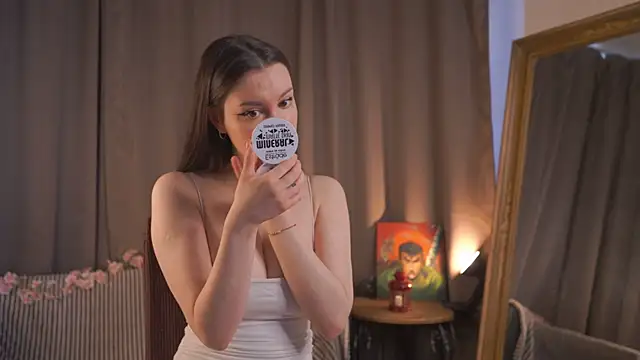 Snapshot of EvaDowe chatting on 04/12/26, 10:53 EvaDowe online show from 04/12/26, 10:53