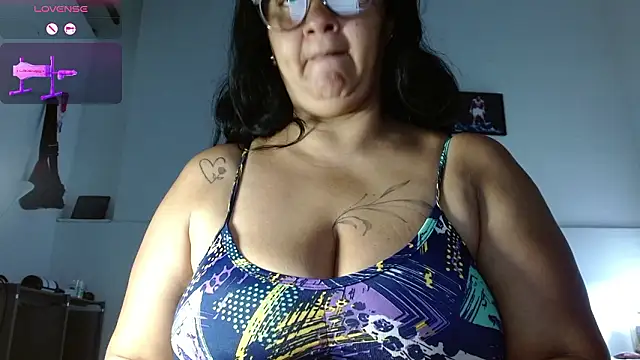 Snapshot of 18and45couple chatting on 03/16/26, 04:18 18and45couple online show from 03/16/26, 04:18