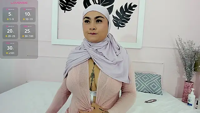 azaharaaa  online show from 09/12/25, 11:43