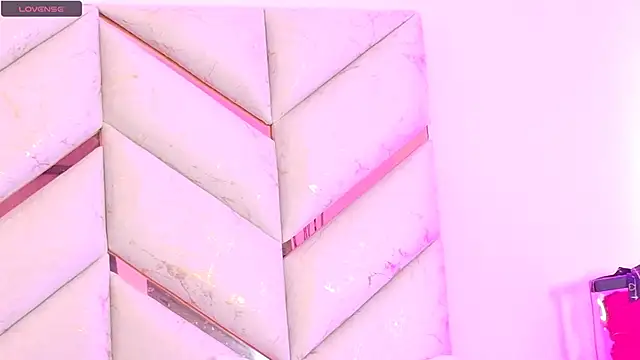 Snapshot of AlanaDoll chatting on 03/17/26, 01:58 AlanaDoll online show from 03/17/26, 01:58