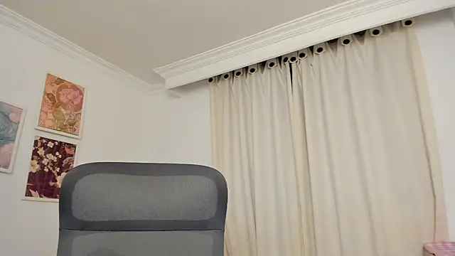 Snapshot of canelleGarces chatting on 05/27/26, 01:57 canelleGarces online show from 05/27/26, 01:57