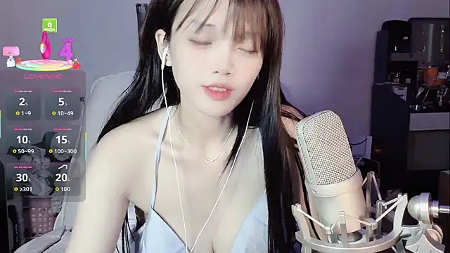 Snapshot of twlilybae chatting on 03/19/26, 02:21 twlilybae online show from 03/19/26, 02:21