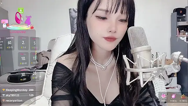 Snapshot of twlilybae chatting on 04/01/26, 01:41 twlilybae online show from 04/01/26, 01:41
