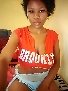 Seductive Yellow Titties online show from 11/13/25, 06:56