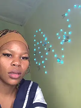 Seductive Yellow Titties online show from 05/26/26, 07:54