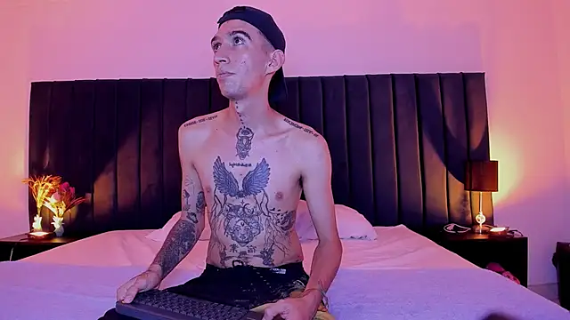 Snapshot of dominik_thompson777 chatting on 09/18/25, 09:17 dominik thompson777 online show from 09/18/25, 09:17