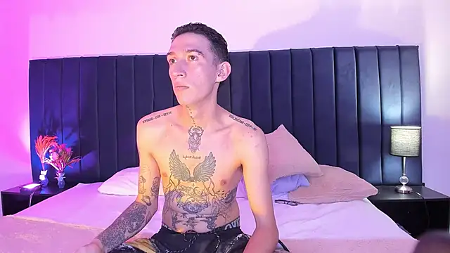 Snapshot of dominik_thompson777 chatting on 09/27/25, 02:27 dominik thompson777 online show from 09/27/25, 02:27