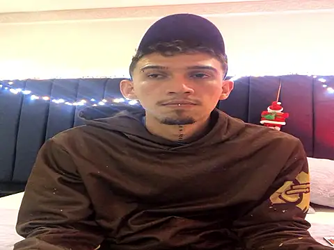 Snapshot of dominik_thompson777 chatting on 11/17/25, 08:42 dominik thompson777 online show from 11/17/25, 08:42