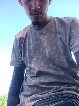 Snapshot of dominik_thompson777 chatting on 12/15/25, 06:45 dominik thompson777 online show from 12/15/25, 06:45