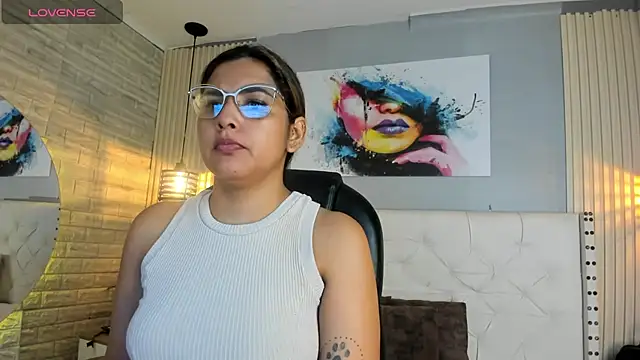 Snapshot of scarletbaker_ chatting on 04/21/26, 10:12 scarletbaker online show from 04/21/26, 10:12