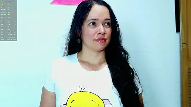 Snapshot of loreen_grey chatting on 01/10/26, 08:10 loreen grey online show from 01/10/26, 08:10