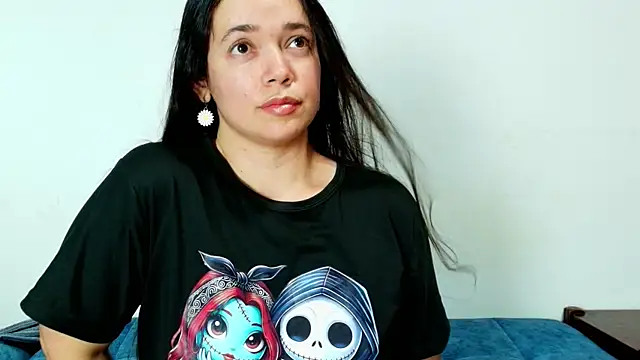 Snapshot of loreen_grey chatting on 01/17/26, 08:12 loreen grey online show from 01/17/26, 08:12