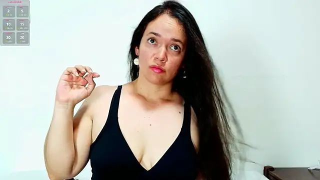 Snapshot of loreen_grey chatting on 01/18/26, 08:12 loreen grey online show from 01/18/26, 08:12