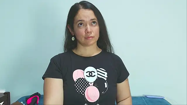 Snapshot of loreen_grey chatting on 04/13/26, 08:14 loreen grey online show from 04/13/26, 08:14