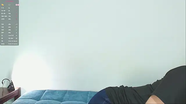 Snapshot of loreen_grey chatting on 04/17/26, 08:12 loreen grey online show from 04/17/26, 08:12