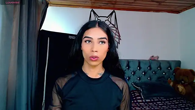 Snapshot of Sweet-Cris chatting on 09/20/25, 04:08 Sweet-Cris online show from 09/20/25, 04:08