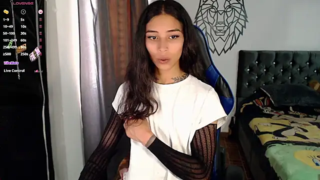 Snapshot of Sweet-Cris chatting on 12/02/25, 06:14 Sweet-Cris online show from 12/02/25, 06:14