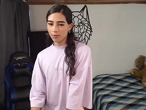 Snapshot of Sweet-Cris chatting on 04/14/26, 05:41 Sweet-Cris online show from 04/14/26, 05:41