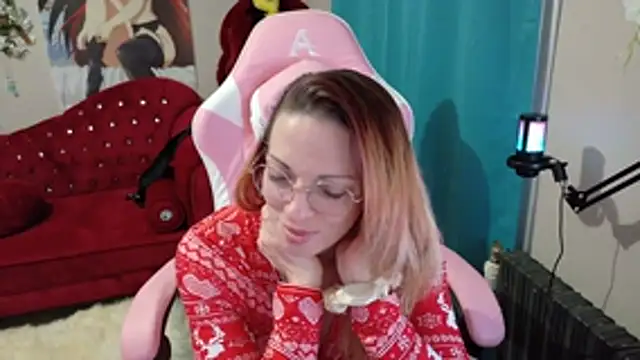 Snapshot of rubystrip chatting on 12/16/25, 08:58 rubystrip online show from 12/16/25, 08:58