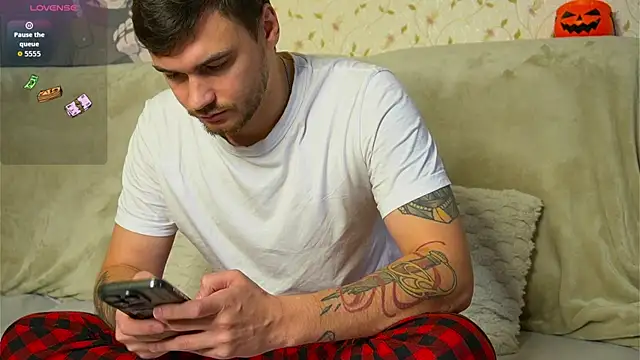 johnstoneisland online show from 10/14/25, 08:48