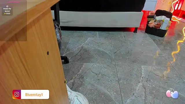 Snapshot of BLUE_TAY1 chatting on 10/18/25, 11:55 BLUE TAY1 online show from 10/18/25, 11:55