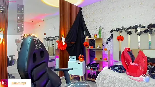 Snapshot of BLUE_TAY1 chatting on 10/21/25, 11:55 BLUE TAY1 online show from 10/21/25, 11:55