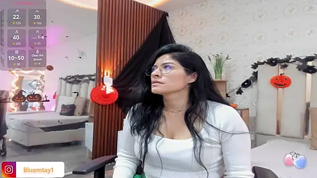 Snapshot of BLUE_TAY1 chatting on 10/22/25, 12:05 BLUE TAY1 online show from 10/22/25, 12:05