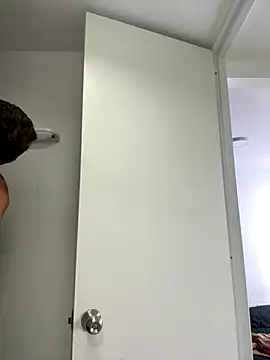 Snapshot of aronn_tay chatting on 10/29/25, 04:42 aronn tay online show from 10/29/25, 04:42