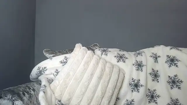 OliviaRyan22 online show from 12/05/25, 08:34