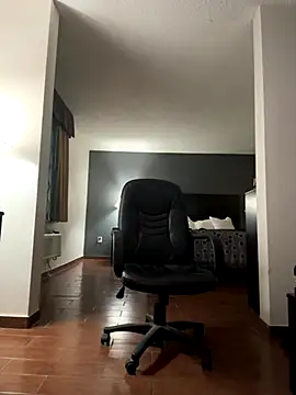 Snapshot of tangaman2280 chatting on 09/24/25, 03:10 tangaman2280 online show from 09/24/25, 03:10