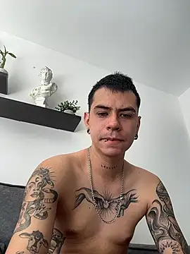 Snapshot of chris_suarez chatting on 03/07/26, 07:00 chris suarez online show from 03/07/26, 07:00