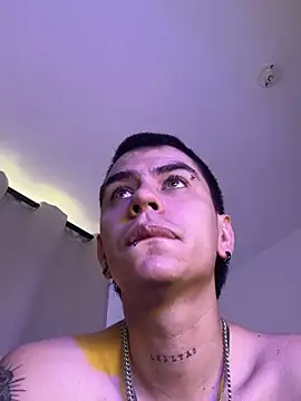 Snapshot of chris_suarez chatting on 03/28/26, 03:44 chris suarez online show from 03/28/26, 03:44