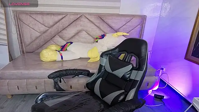 Luna Star v online show from 11/06/25, 03:29