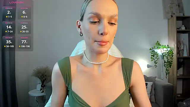 Ice Strawberry online show from 11/24/25, 03:17