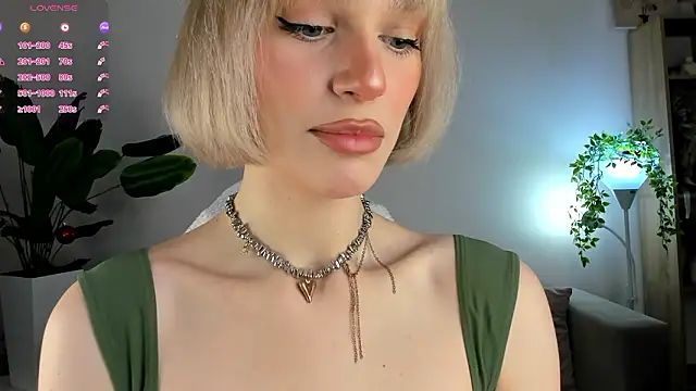 Ice Strawberry online show from 01/18/26, 03:10