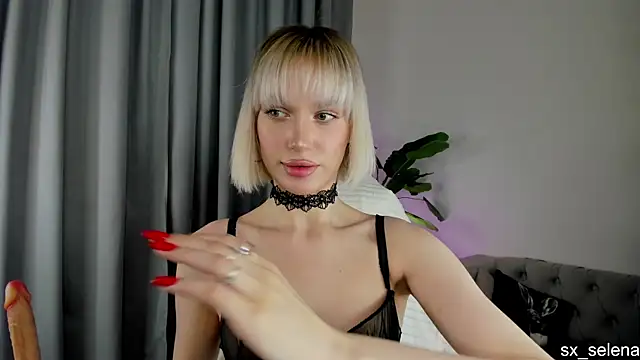 Ice Strawberry online show from 04/26/26, 03:04