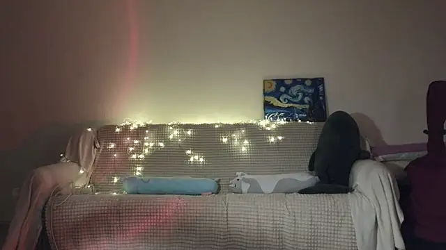 Snapshot of Pixxxis chatting on 10/30/25, 12:12 Pixxxis online show from 10/30/25, 12:12