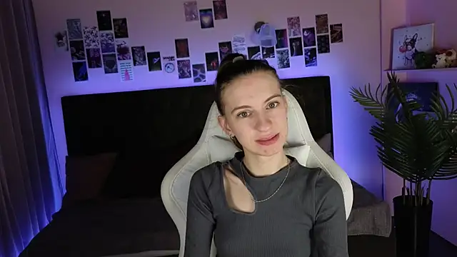 Snapshot of kaleriyaa_ chatting on 09/21/25, 01:29 kaleriyaa online show from 09/21/25, 01:29