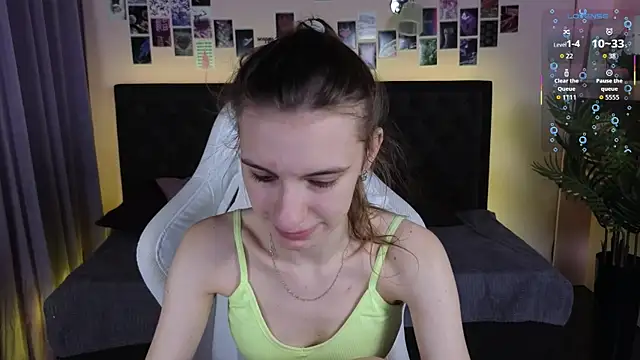 Snapshot of kaleriyaa_ chatting on 10/13/25, 01:27 kaleriyaa online show from 10/13/25, 01:27