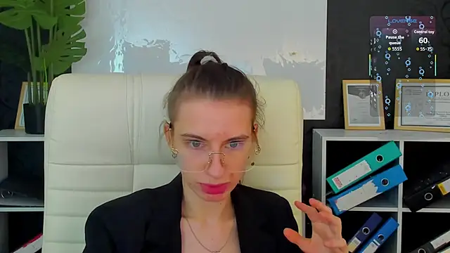 Snapshot of kaleriyaa_ chatting on 10/18/25, 01:30 kaleriyaa online show from 10/18/25, 01:30