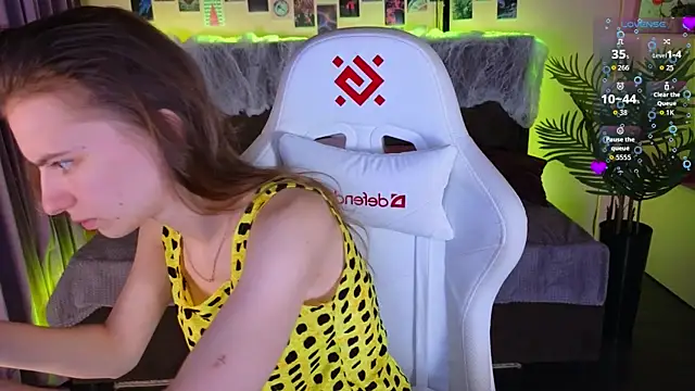 Snapshot of kaleriyaa_ chatting on 10/30/25, 01:29 kaleriyaa online show from 10/30/25, 01:29