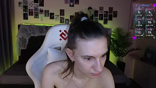 Snapshot of kaleriyaa_ chatting on 11/04/25, 01:27 kaleriyaa online show from 11/04/25, 01:27