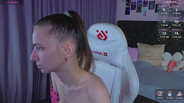 Snapshot of kaleriyaa_ chatting on 04/21/26, 01:42 kaleriyaa online show from 04/21/26, 01:42